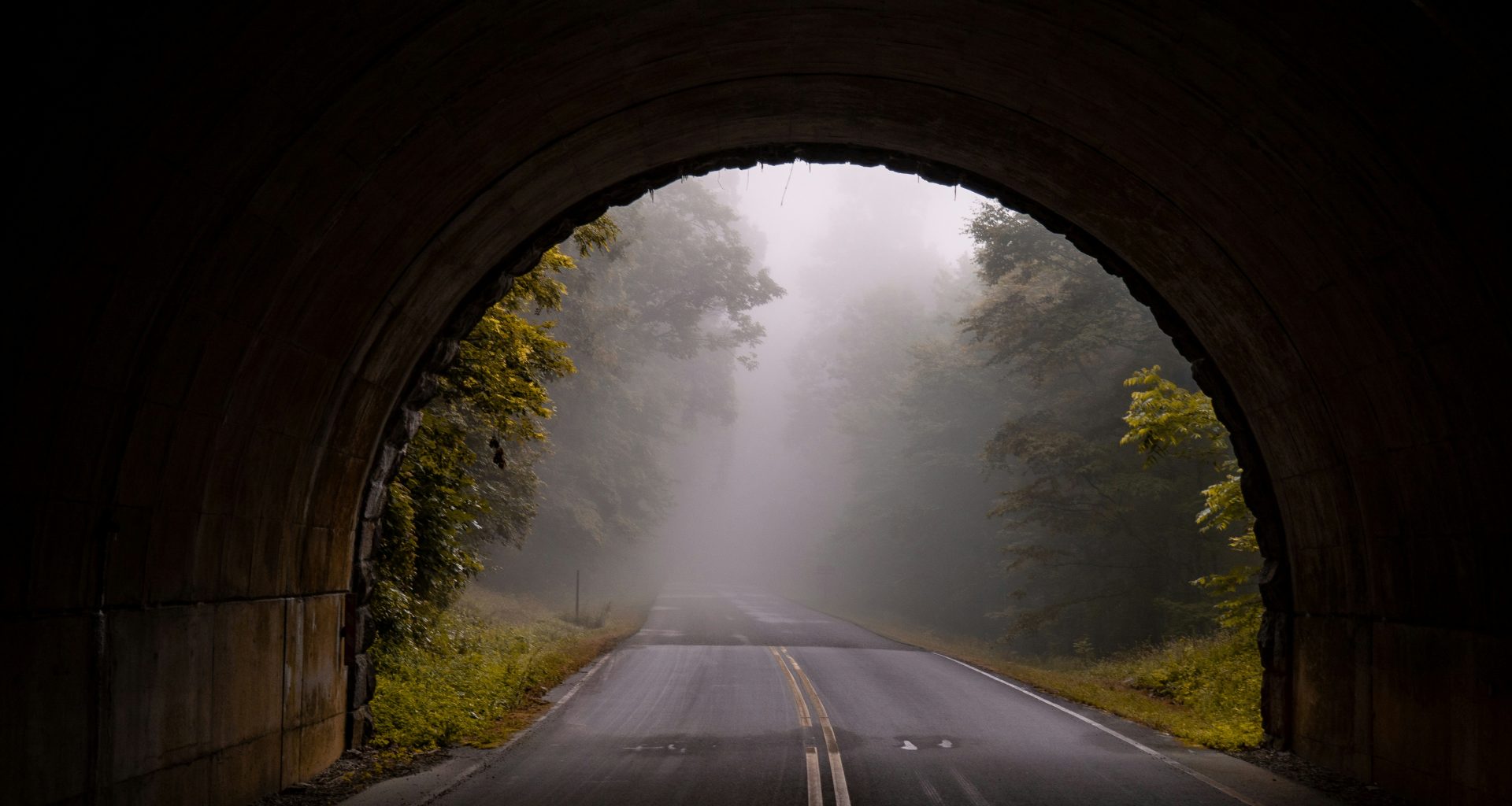 strassentunnel-tapete-gmy25xvSkq8