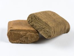 zwei-braune-balken-LmHzkqB8cPY