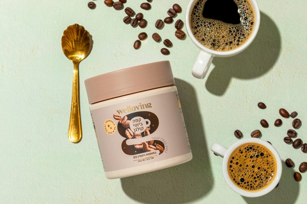 zwei-tassen-kaffee-und-ein-loffel-auf-einem-tisch-IUJxUWtmS4Q