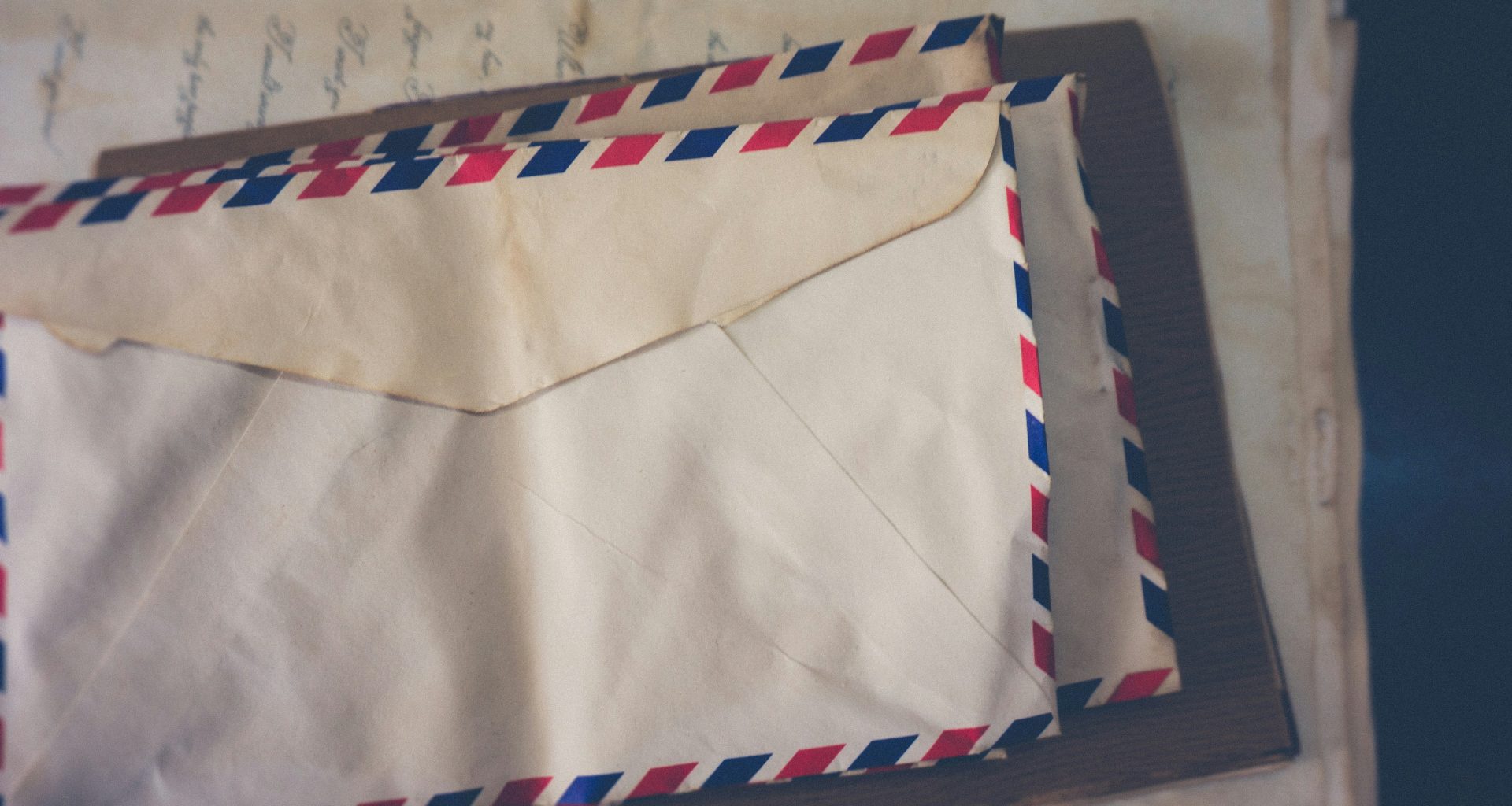 weisse-fenster-umhullen-oeDH20DVb2A