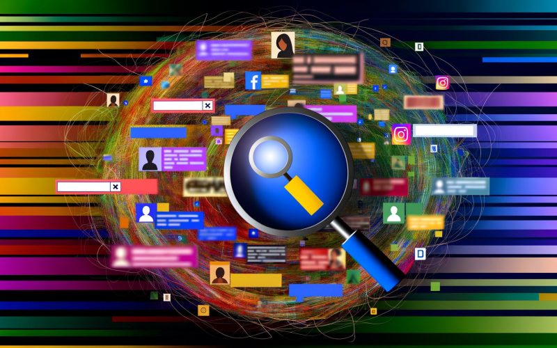 Abstrakter digitaler Dschungel mit Werbebannern, Suchleisten und Social-Media-Icons, im Mittelpunkt ein hervorstechendes, leuchtendes Banner vor dem Blick verschiedener Nutzer.