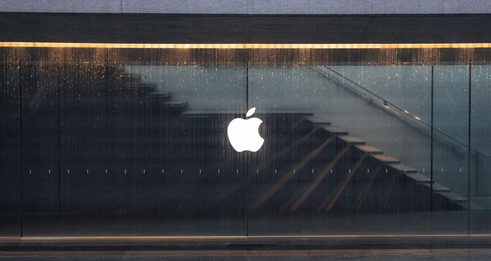 Buffer Dashboard mit Social Media Planungs- und Analysetools auf einem Laptop angezeigt