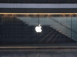 Buffer Dashboard mit Social Media Planungs- und Analysetools auf einem Laptop angezeigt