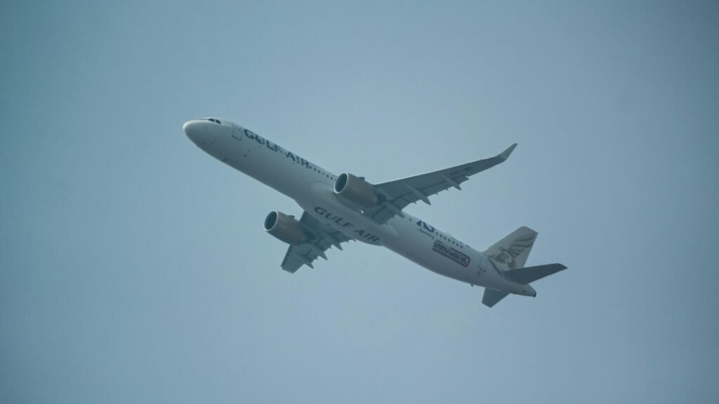 Buffer Dashboard zeigt Social Media Inhalte und Planungstools auf einem Computerbildschirm.