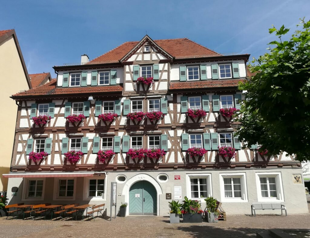 Buffer Dashboard mit geplanter Social Media Beitragsübersicht auf einem Laptop