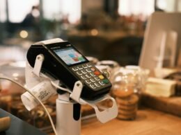 Laptop-Bildschirm zeigt die Benutzeroberfläche von Buffer zur Planung von Social Media-Beiträgen