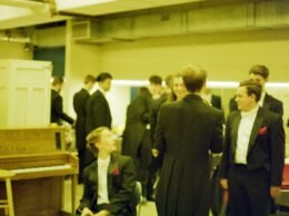 Dashboard der Buffer Plattform mit gezeigten Social Media Beiträgen und Analysedaten auf einem Laptopbildschirm