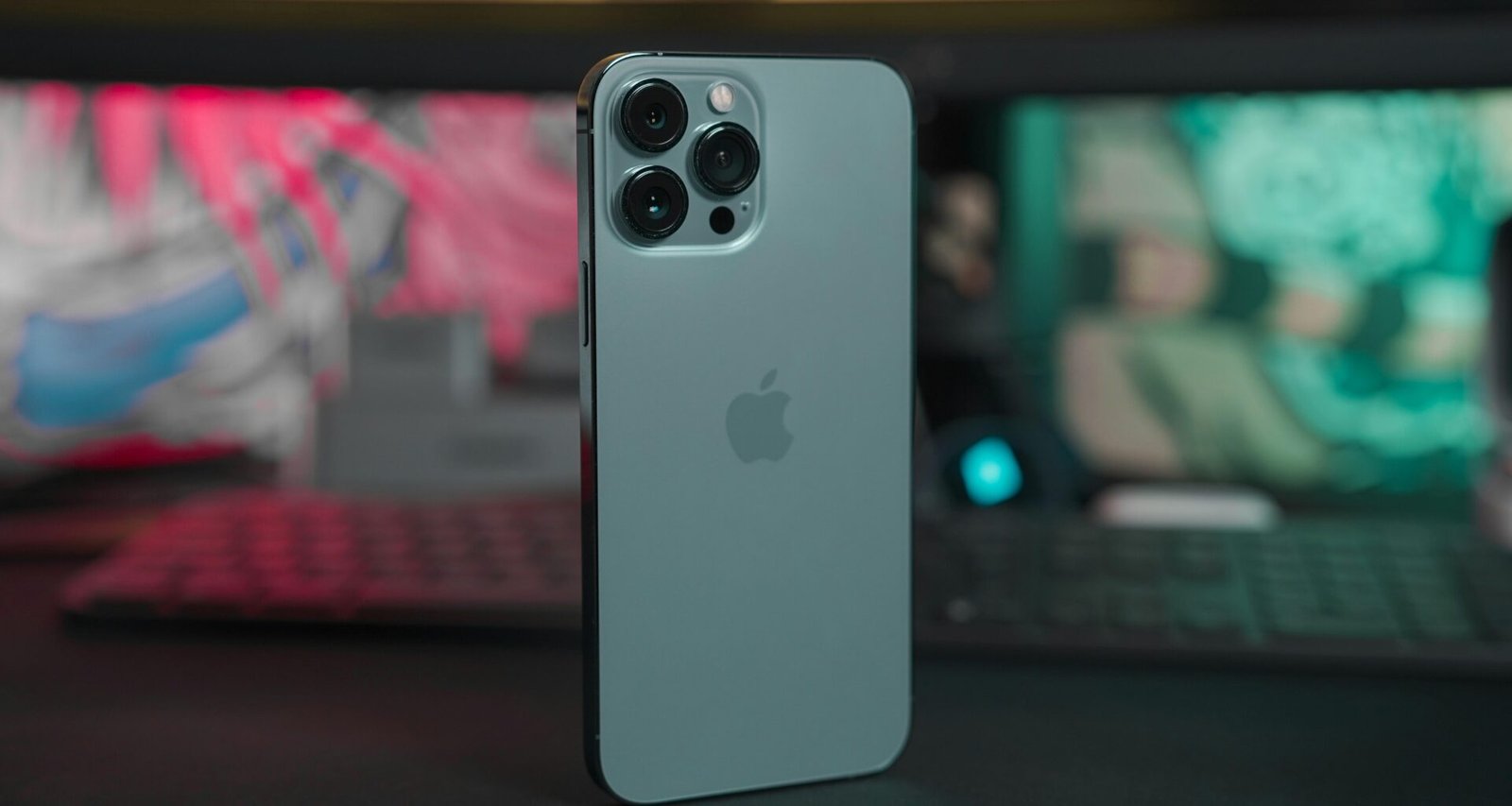 Dashboard-Ansicht von Buffer mit geplanten Social Media Beiträgen auf einem Laptop