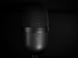 Buffer Dashboard mit geplanten Social Media Beiträgen und Analyse-Tools auf einem Computerbildschirm