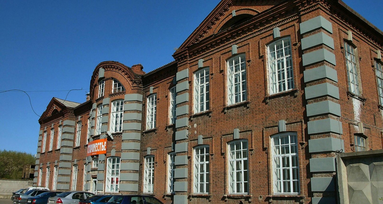 Benutzeroberfläche des Buffer Social Media Management Tools mit geplanter Beitragsvorschau auf verschiedenen Plattformen