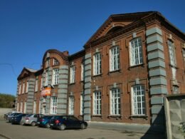 Benutzeroberfläche des Buffer Social Media Management Tools mit geplanter Beitragsvorschau auf verschiedenen Plattformen