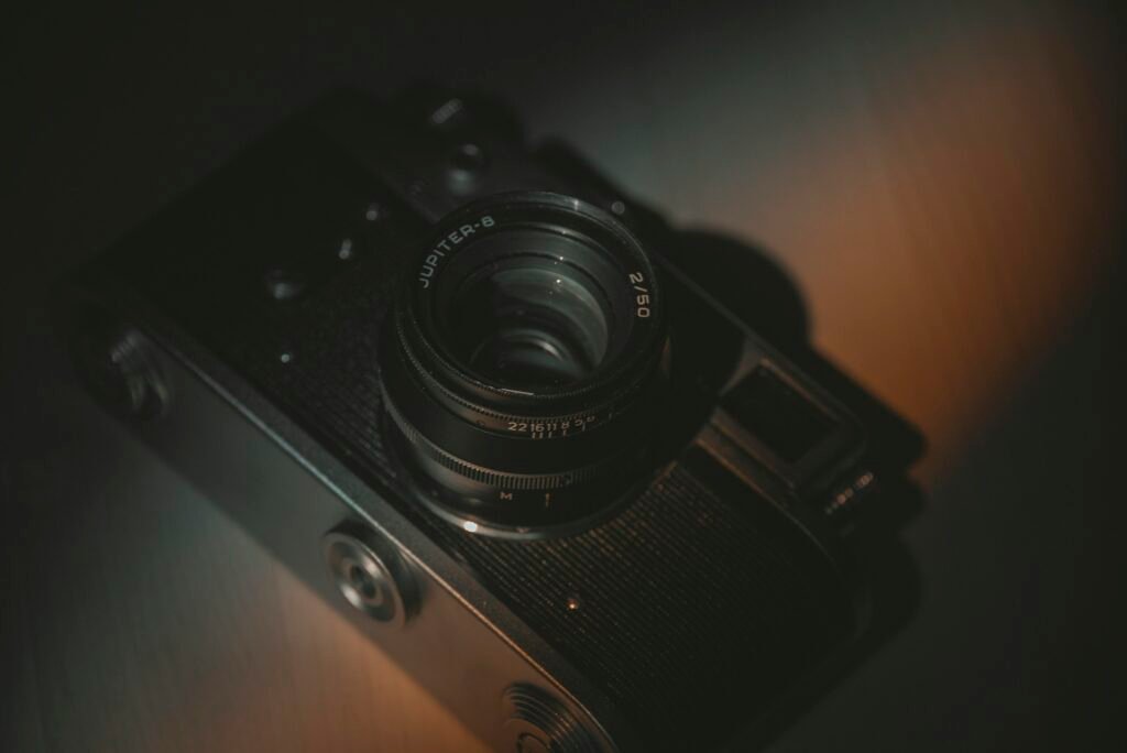 Dashboard von Buffer mit geplanten Social-Media-Posts und Analyse-Tools auf einem Computerbildschirm