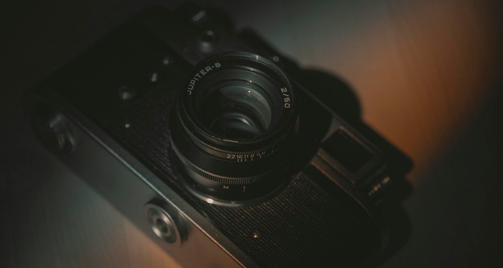 Dashboard von Buffer mit geplanten Social-Media-Posts und Analyse-Tools auf einem Computerbildschirm