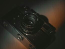 Dashboard von Buffer mit geplanten Social-Media-Posts und Analyse-Tools auf einem Computerbildschirm