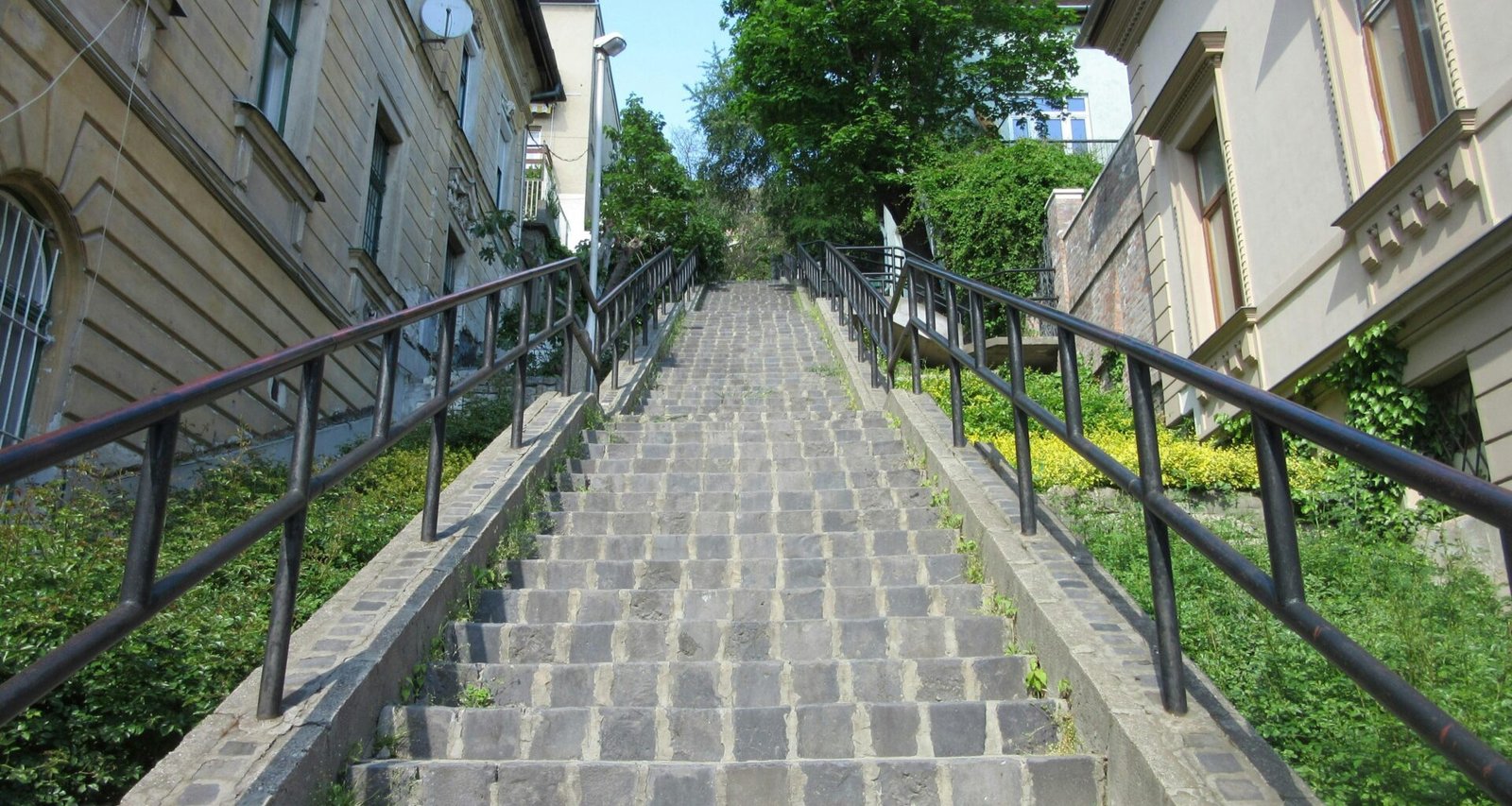 Dashboard von Buffer mit geplanten Social Media Beiträgen auf verschiedenen Plattformen