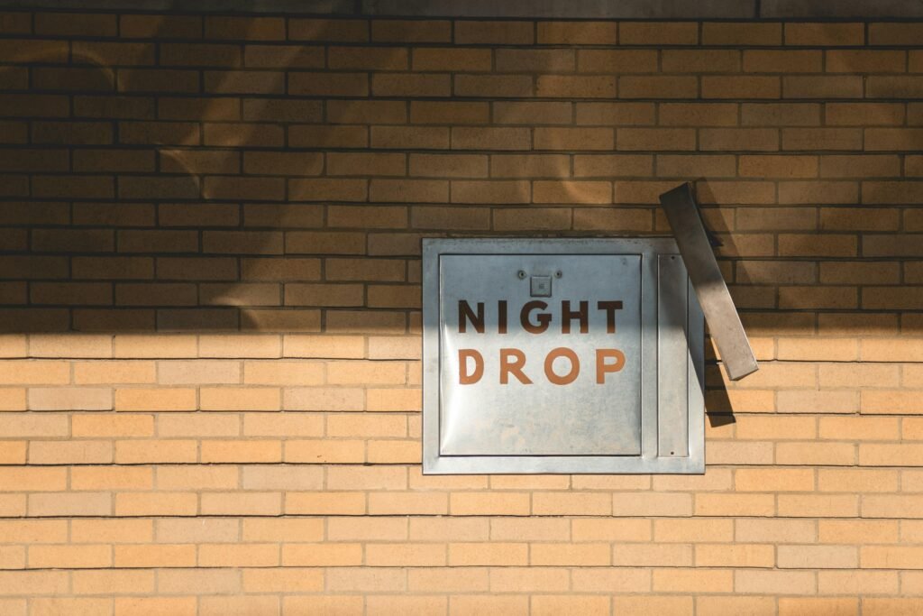 Dashboard von Buffer mit Social Media Beitragsplanung und Analysefunktionen auf einem Laptopbildschirm