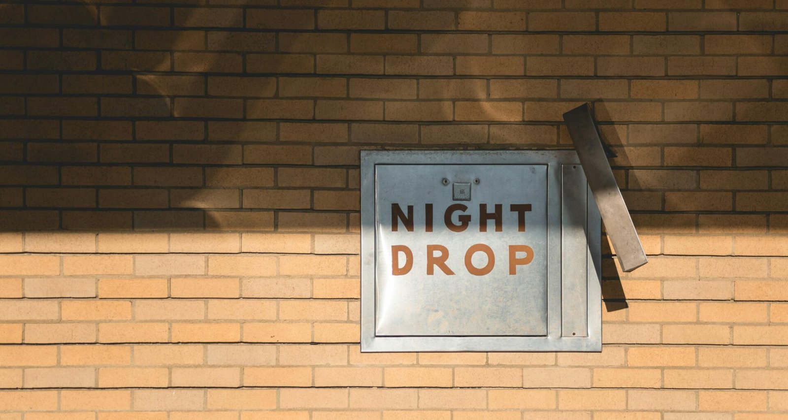 Dashboard von Buffer mit Social Media Beitragsplanung und Analysefunktionen auf einem Laptopbildschirm