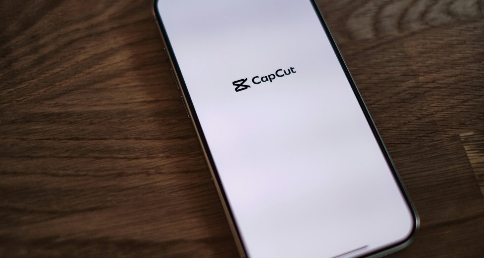 Buffer Benutzeroberfläche mit Social Media Beitragsplanung auf verschiedenen Plattformen