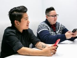 Buffer Social Media Management Oberfläche auf Laptop und Smartphone angezeigt