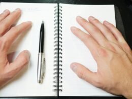 Screenshot von Buffer, der die Planung und Analyse von Social-Media-Beiträgen auf verschiedenen Plattformen zeigt