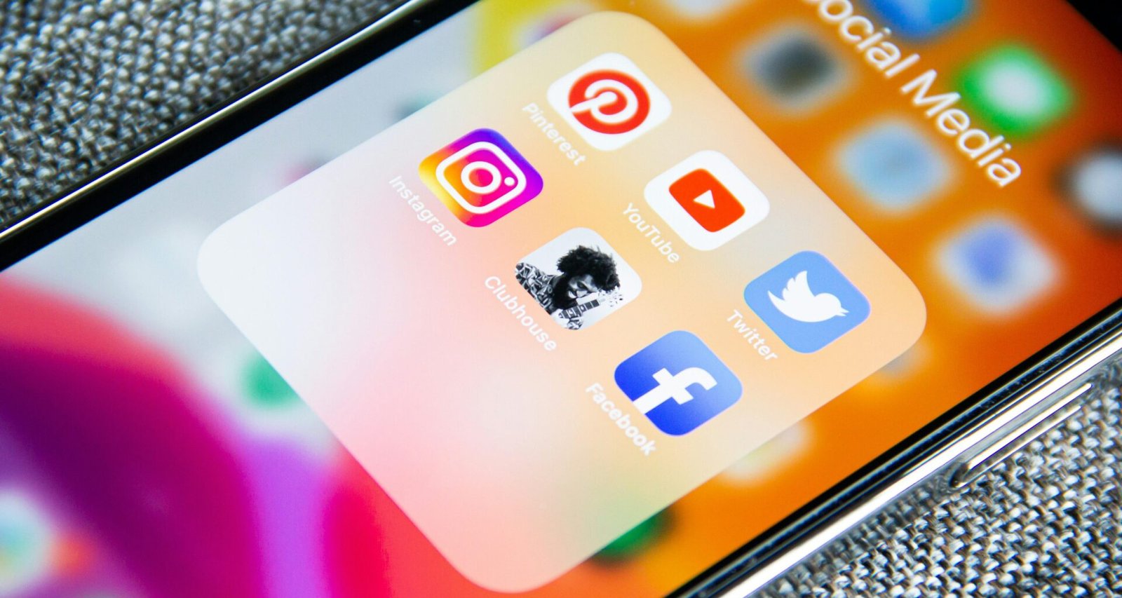 Dashboard von Buffer mit geplanten Social-Media-Beiträgen und Analyse-Tools