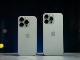 Benutzer arbeitet am Laptop und plant Social Media Posts mit Buffer