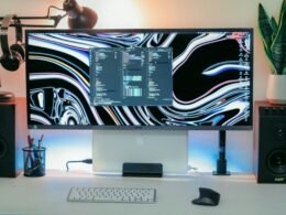 Buffer Dashboard mit Statistiken zur Social Media Performance auf einem Laptop