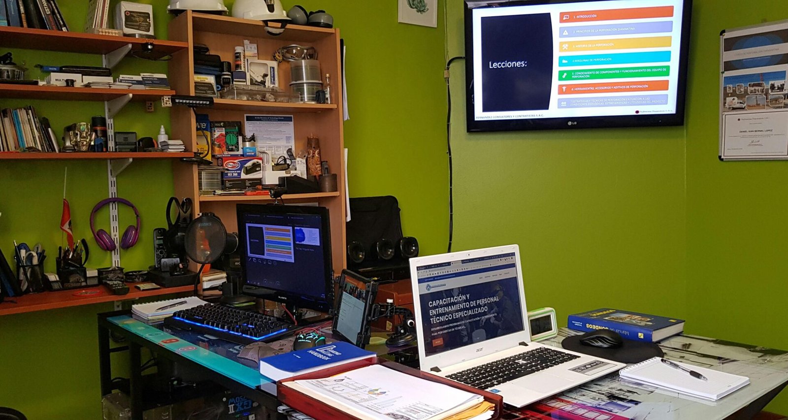Buffer Dashboard mit Social Media Beitragsplanung auf einem Laptop