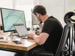 Screenshot des Buffer Dashboards mit geplanten Social-Media-Posts und Analysemetriken