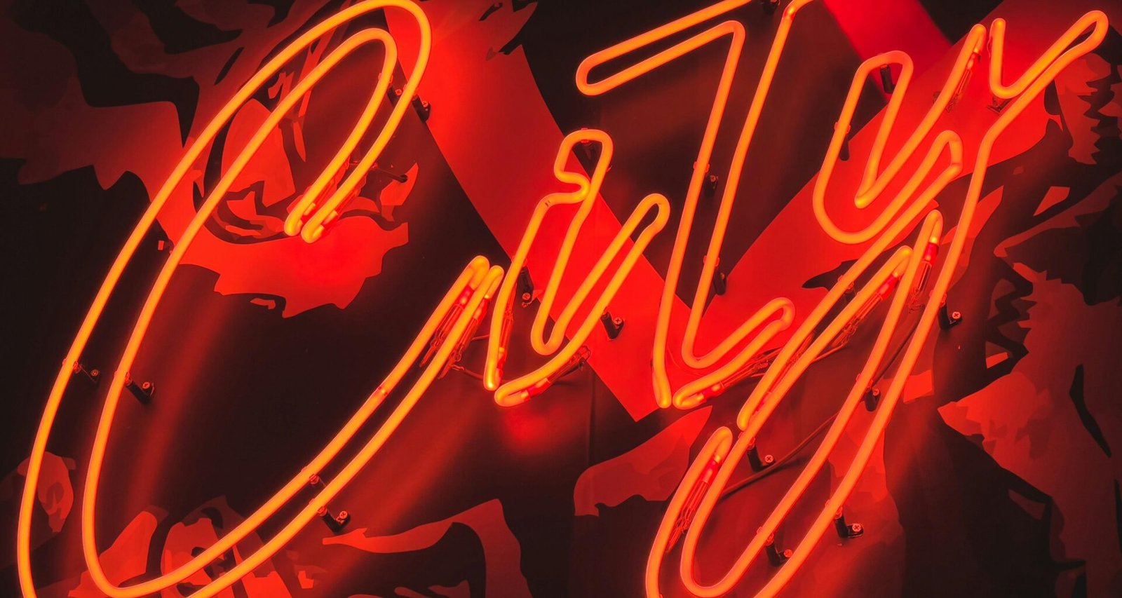 Buffer Dashboard mit Social-Media-Beitragsplan und Analyse-Statistiken auf einem Laptop