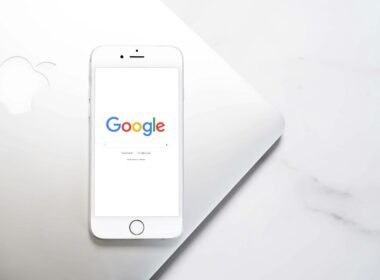 Buffer Dashboard mit geplanten Social Media Beiträgen auf verschiedenen Plattformen