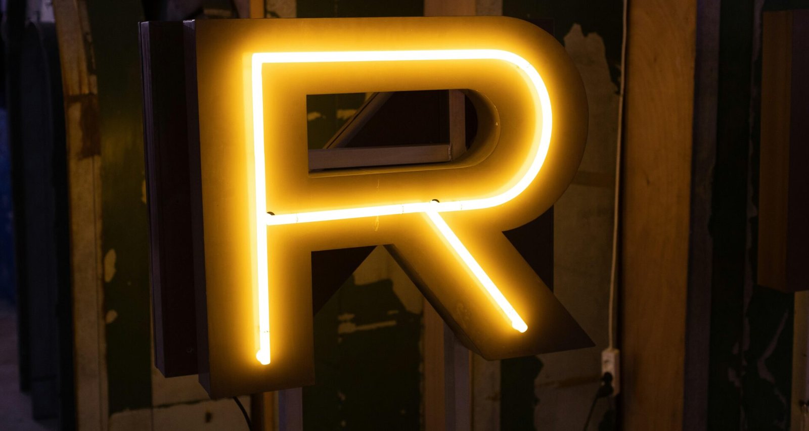 Benutzer arbeitet an einem Computer mit der Buffer Social Media Management Plattform auf dem Bildschirm