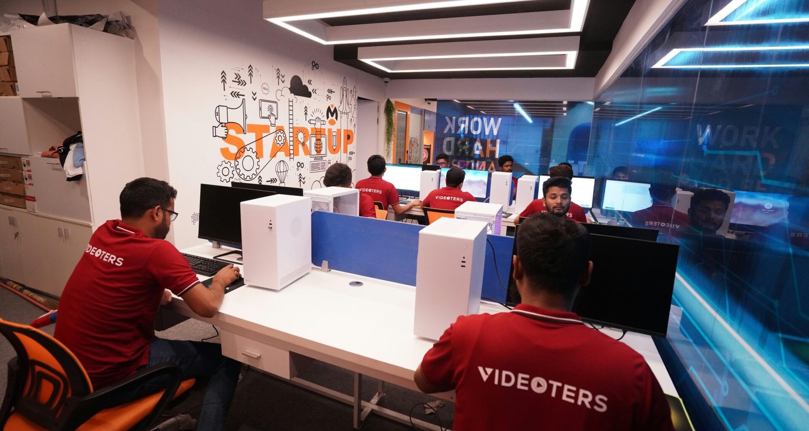 Buffer Dashboard mit geplanten Social Media Beiträgen auf verschiedenen Plattformen