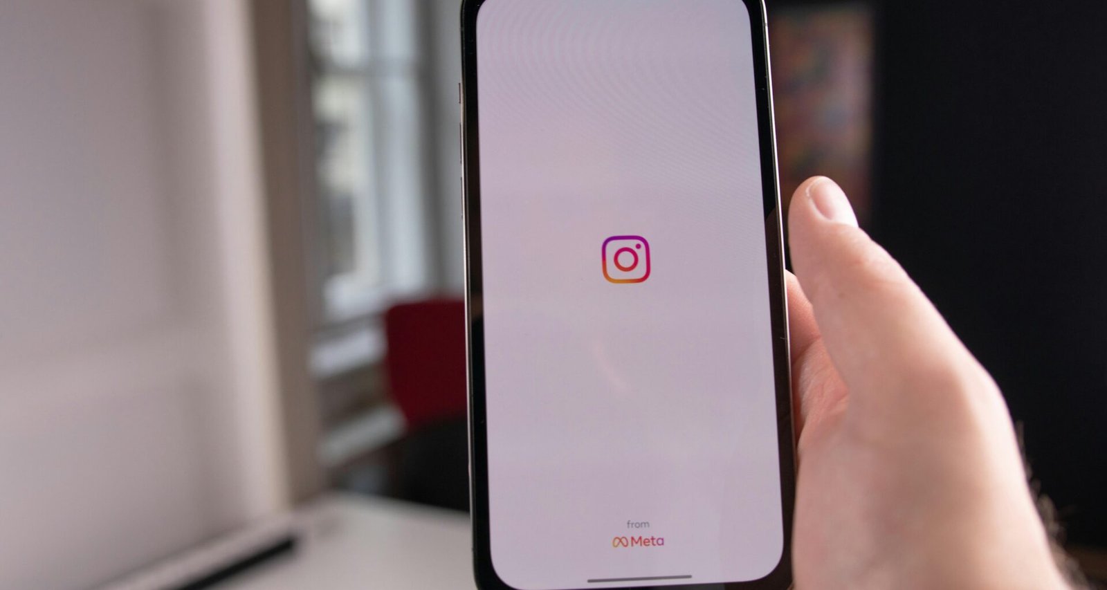 Dashboard von Buffer mit Social-Media-Planungswerkzeugen auf einem Laptop