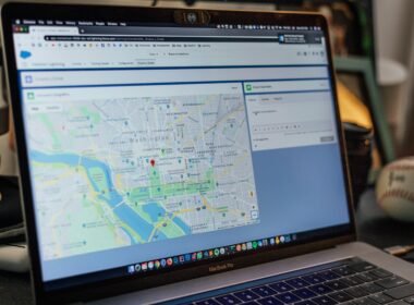 Buffer-Dashboard mit geplanten Social-Media-Beiträgen auf verschiedenen Plattformen