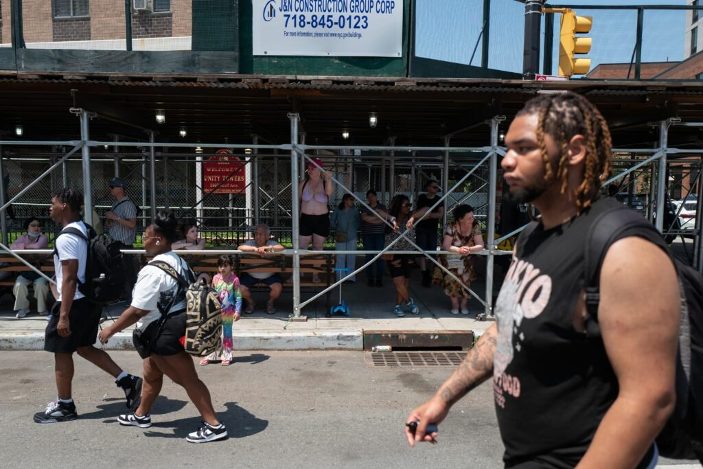 Buffer Dashboard mit geplanten Social-Media-Beiträgen auf verschiedenen Plattformen