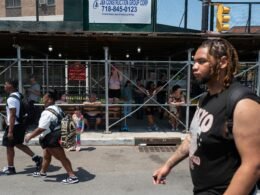 Buffer Dashboard mit geplanten Social-Media-Beiträgen auf verschiedenen Plattformen