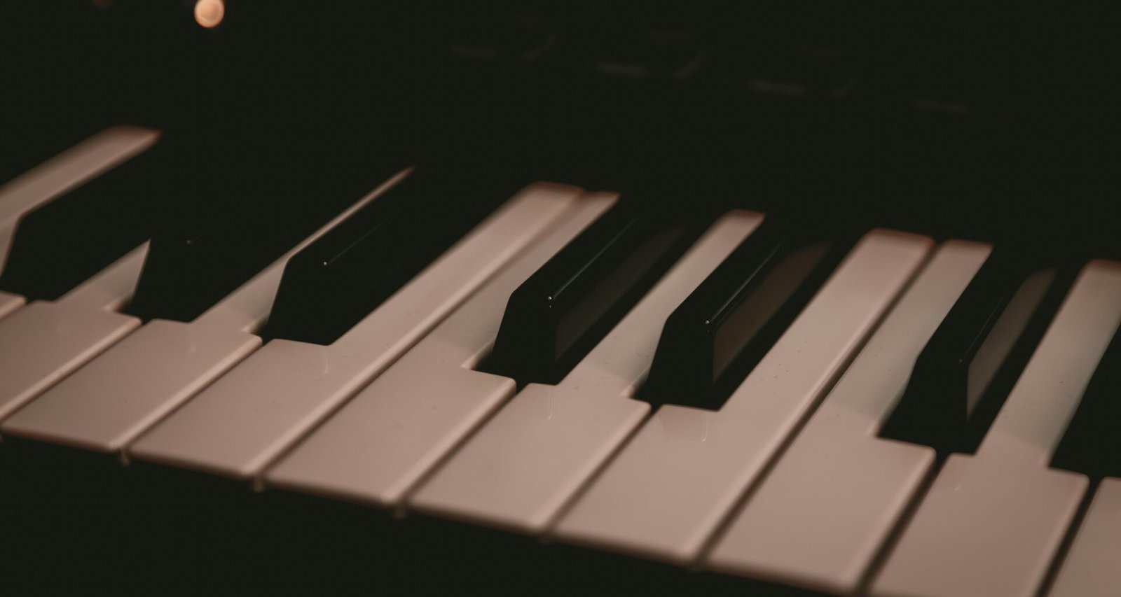 Dashboard mit Übersicht der Social-Media-Beiträge im Buffer-Tool auf einem Desktop-Monitor