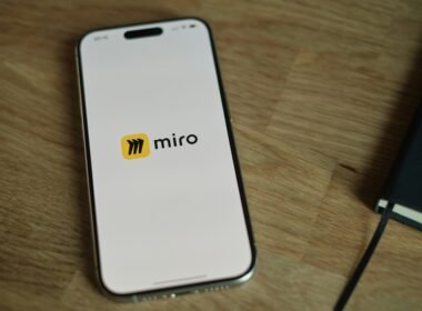 Benutzeroberfläche der Buffer-App zur Verwaltung von Social Media Beiträgen auf mehreren Plattformen