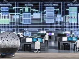 Team von Data Scientists an modernen Arbeitsplätzen, mit Monitoren voller bunter Workflow-Diagramme und einer verstaubten Kristallkugel im Vordergrund als Symbol für den Wandel von Vermutungen zu datengetriebenen Prozessen.