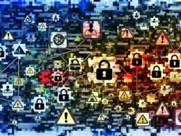 Digitale Illustration von zerfallenden, miteinander verbundenen Open-Source-Software-Puzzleteilen, umgeben von Hacker-Silhouetten, Warnzeichen und einem überforderten IT-Experten im Hintergrund.