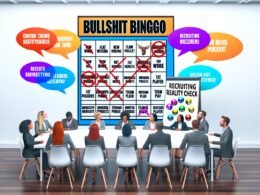 Humorvolles Magazin-Titelbild: HR-Manager um einen Konferenztisch mit Bullshit-Bingo-Karten voller Recruiting-Buzzwords, bunte Sprechblasen und Flipchart im Hintergrund, minimalistisch und modern präsentiert.