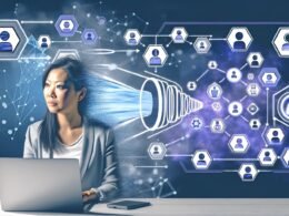 Moderne Illustration eines Einzelunternehmers, der am Laptop arbeitet. Auf dem Bildschirm sieht man das WooCommerce-Logo und eine mehrstufige schematische Funnel-Grafik mit verbundenen Nutzer-Icons. Im Hintergrund angedeutete Datenströme für Automatisierung und personalisierte Customer Journeys.