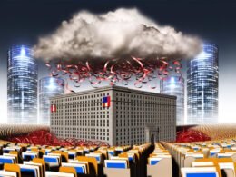 Symbolische Illustration eines deutschen Regierungsrechenzentrums auf einem Labyrinth aus Akten und Bürokratie, mit dunklen Wolken und digitalen Lecks über dem Gebäude, im Hintergrund moderne Cloud-Skyscraper von AWS, Azure und Google Cloud.