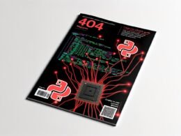 Moderne Darstellung einer Kommandozeile mit Python-Code, PyTorch-Symbolen, Tensors und neuronalen Netzwerk-Schichten vor einem Hightech-Hintergrund.