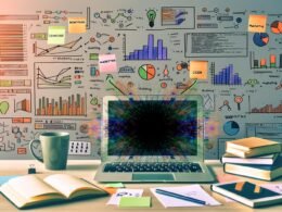 Heller Arbeitsplatz mit Laptop und offenem RStudio, bunten Diagrammen, Notizbüchern, Data Science Post-its, Kaffeebecher und Marketing-Literatur, ergänzt durch Symbole für Analyse und R.