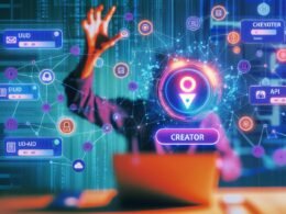 Moderner Workspace mit neutralem Creator, der auf einen hervorgehobenen Knotenpunkt mit UUID-Icon in einem abstrakten, digitalen Netzwerk tippt. Umgeben von bunten Screens, die mit E-Mail-, API-, Analytics- und Community-Icons verknüpft sind. Farbpalette in Deep-Blue, Türkis und leuchtendem Orange.