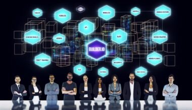 Futuristische Bürorszene mit vielfältigem Team vor holographischer Tafel, die Builder.io, Headless, APIs, Microservices und Frontend-Frameworks zeigt. Im Hintergrund verblassen Monolithen wie WordPress und Drupal.