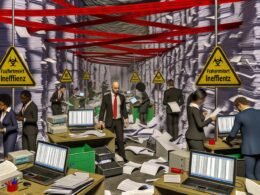 Frustrierte Geschäftsleute kämpfen sich durch Papierberge, alte Laptops und Warnhinweise auf der Suche nach Effizienz in der deutschen Fördermittelbewertung.