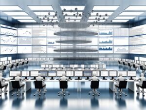 Futuristische, aufgeräumte Redaktion mit großem digitalen Dashboard, Monitoren voller Content-Charts und einem Team aus Content-Strategen, das an einem strukturierten Longform Content System arbeitet.